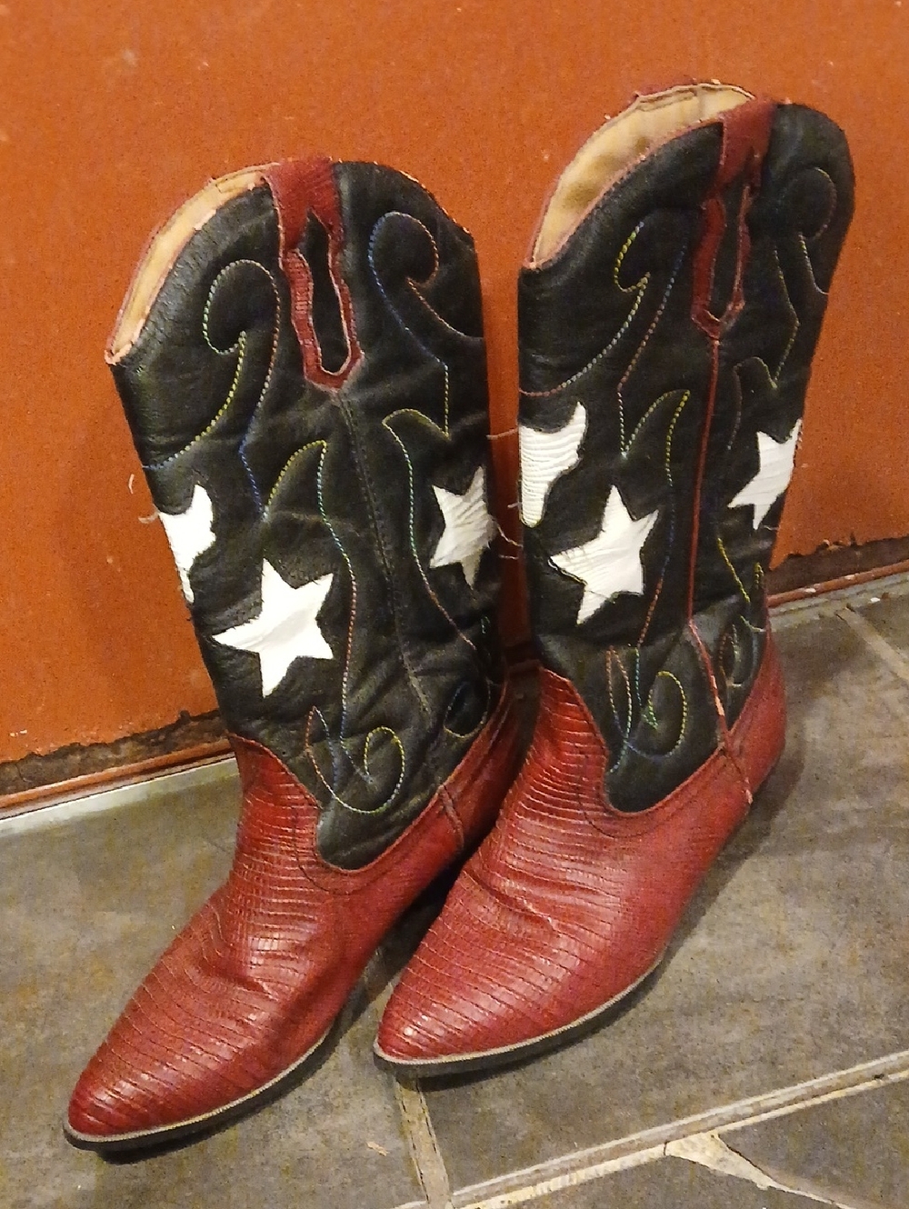 Red and Black Star Western Cowboy Boots